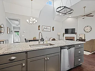 3859 Grants Ln — Photo 5