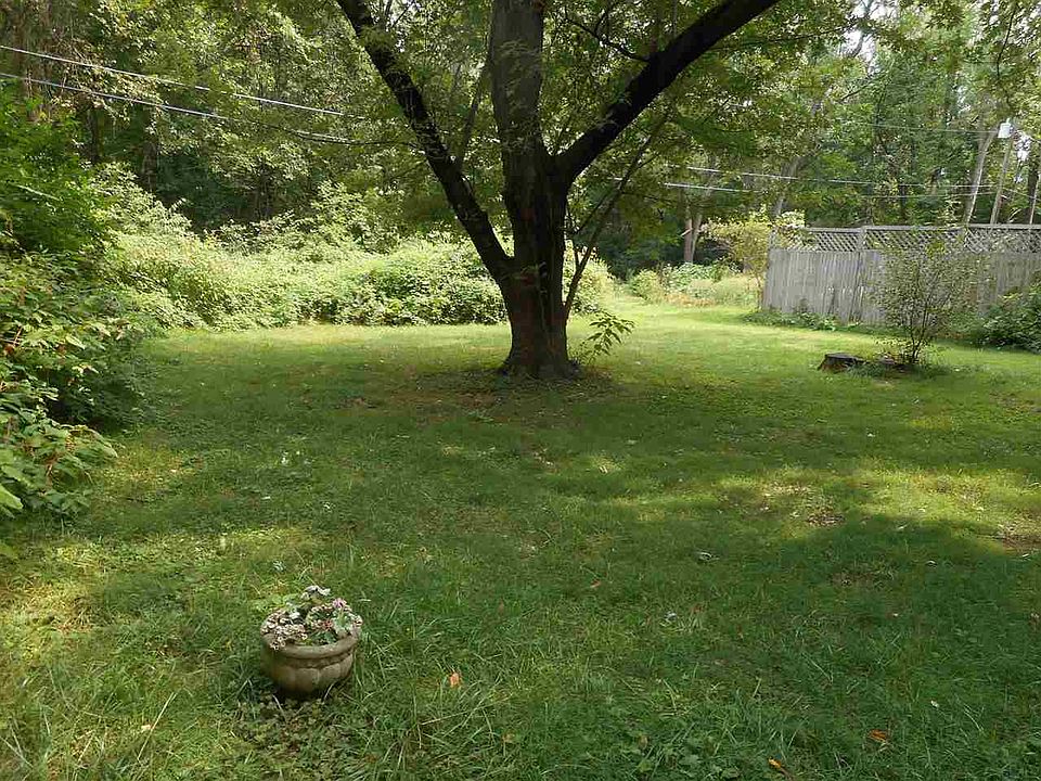 2nd image of 1946 Huey St