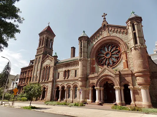 Rented by Albert Attias, LREB | media 12