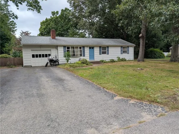 81 Elmwood Dr, North Kingstown, RI 02852