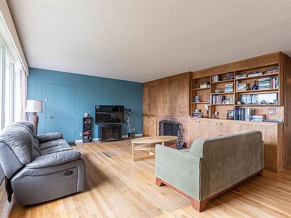 4th image of 1905 NE Landis Pl