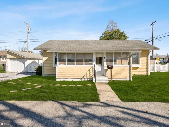247 D St, Carneys Pt, NJ 08069