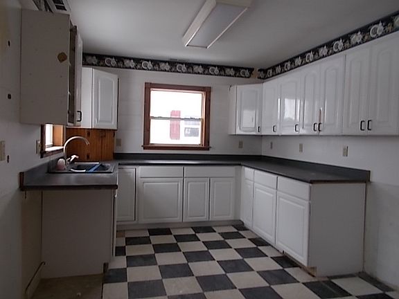 2nd image of 201 S Woodbridge St