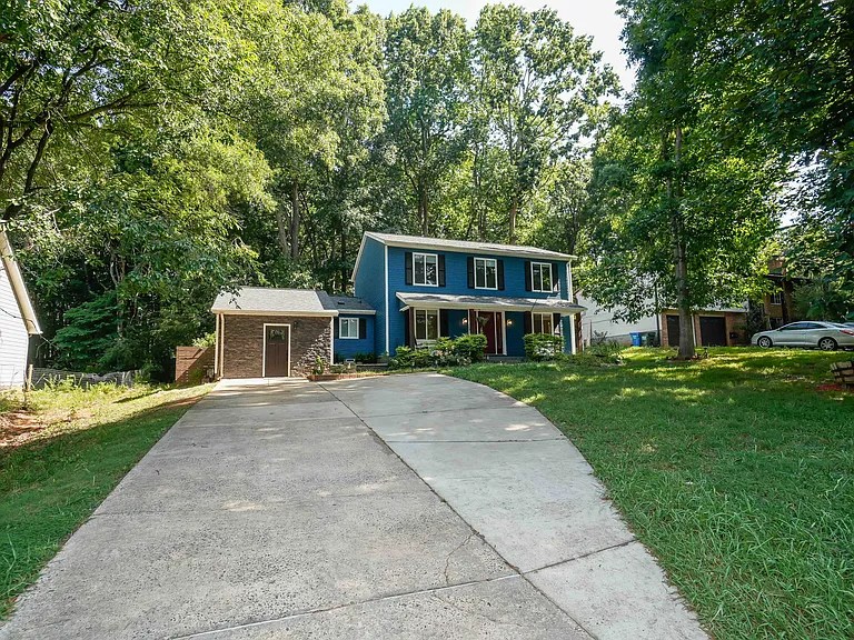 6901 Wyndbend Ln — Photo 3