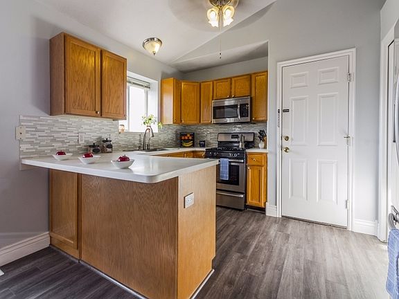4th image of 2998 S Hadwen Dr