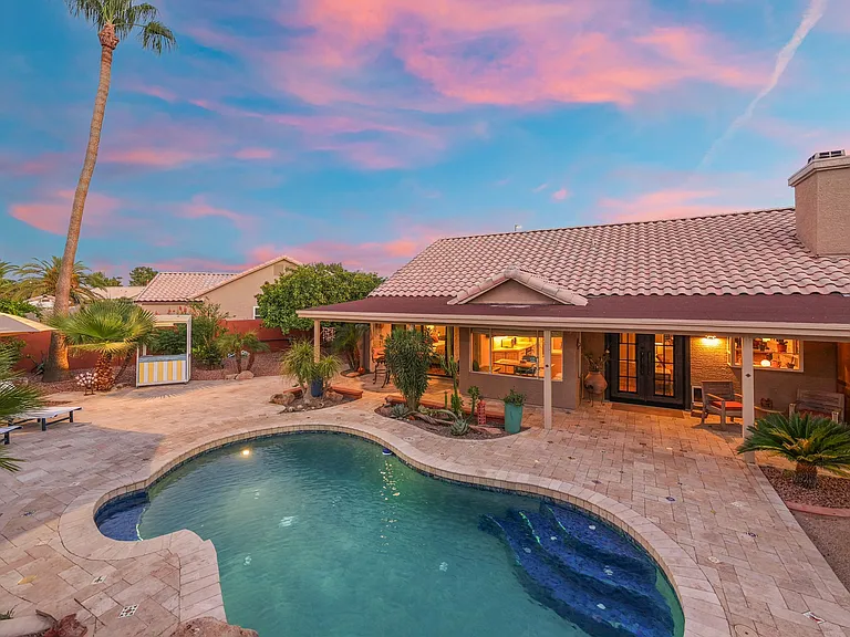 372 W Amoroso Dr — Photo 152
