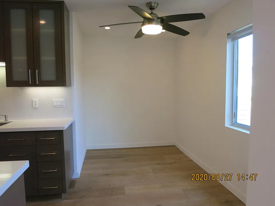 Ceiling fan with light in the dining area