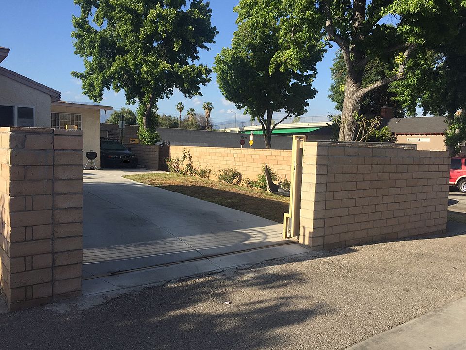 Back Yard Gate (this is in addition to two car detached gara