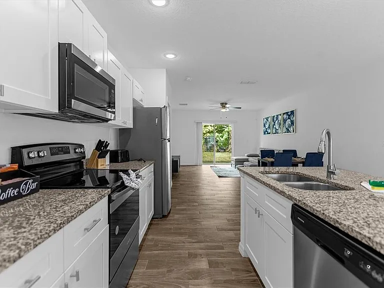 97 N Goldwyn Ave — Photo 5
