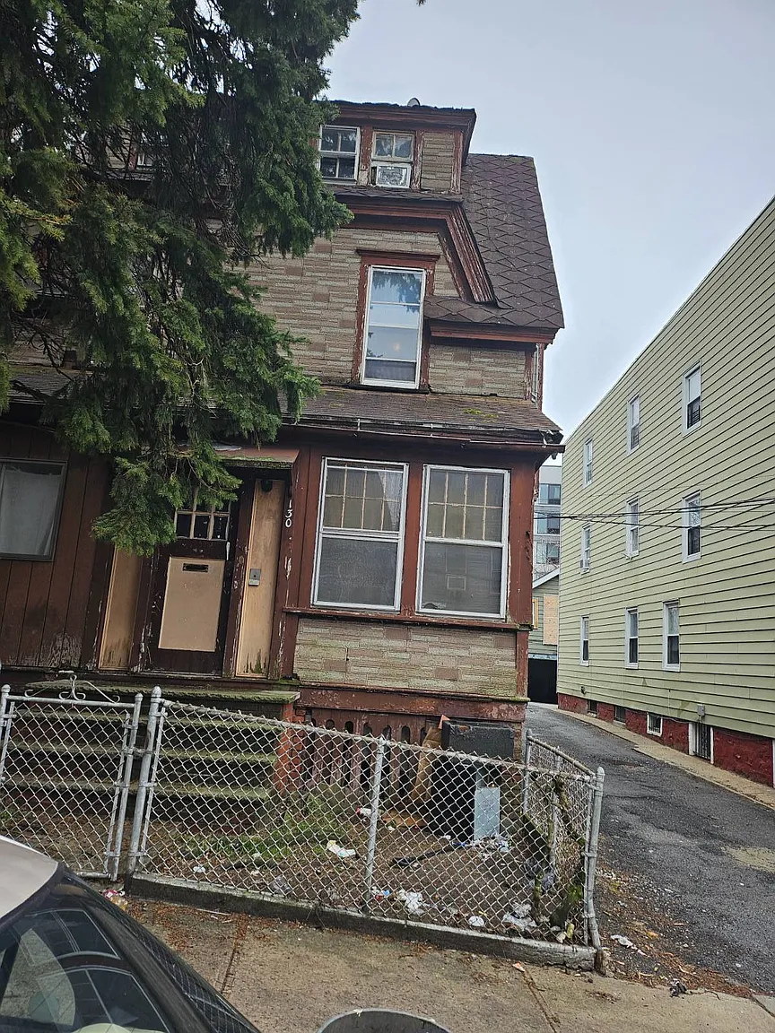 130-134-136 Oliver Ave photo 1