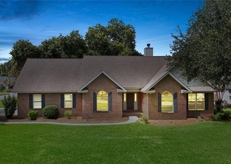 1st image of 145 Stately Oaks Cir