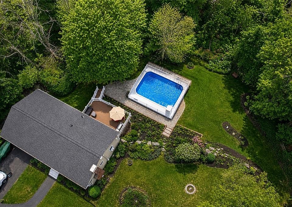 1st image of 422 Rockland Rd
