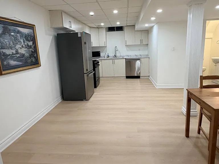 328 Woodspring Ave #BASEMENT — Photo 5