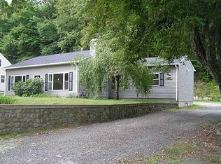 992 Knotty Oak Rd, Coventry, RI 02816