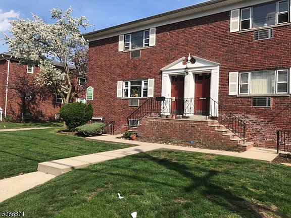 2nd image of 640 Franklin Ave Unit B3