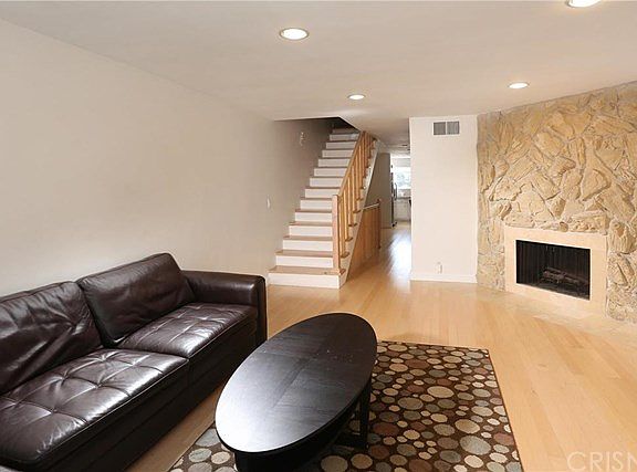 4th image of 2605 Armacost Ave #3