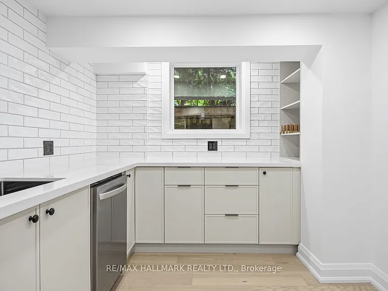 1885 Kingston Rd #BASEMENT — Photo 3