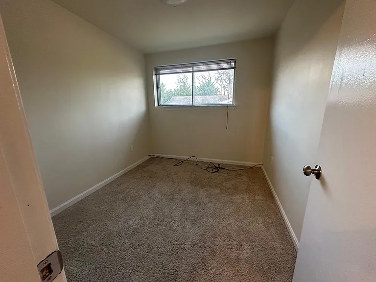 10404 Glenmore Dr — Photo 2