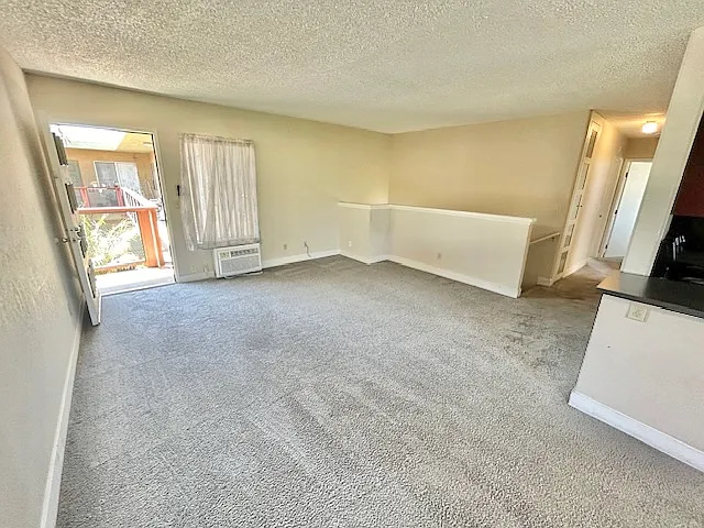 3 bed, 1000 sqft, $2,650 — Photo 3