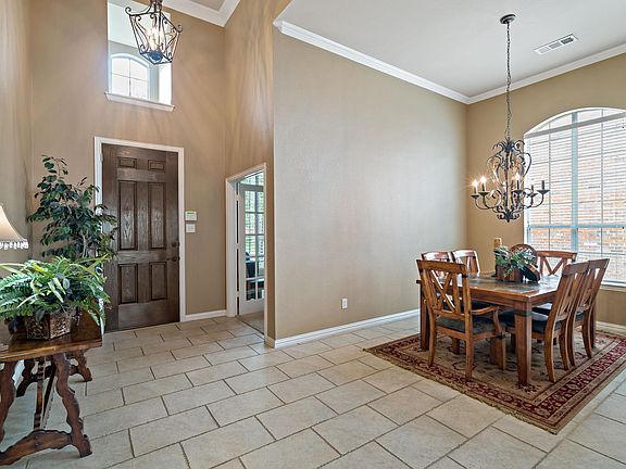 Entry/Formal Dining Area