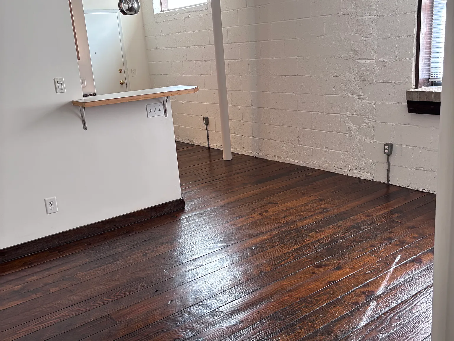 222 Peters St SW — Photo 2
