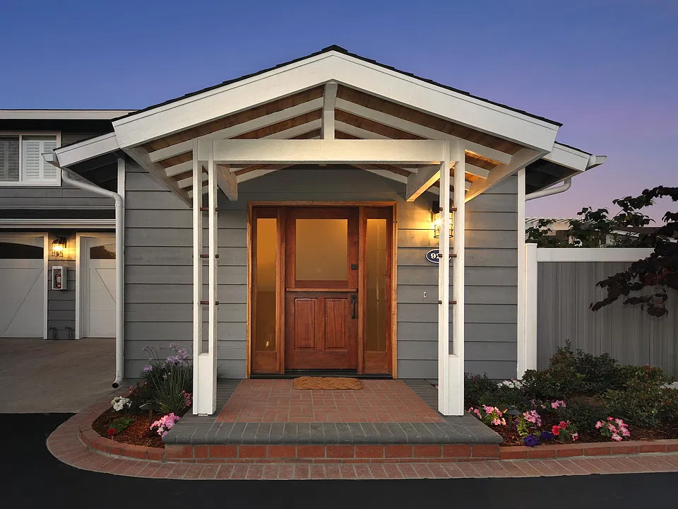 Front entry with Dutch door