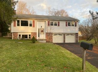 21 Valley Stream Dr, Danbury, CT 06811