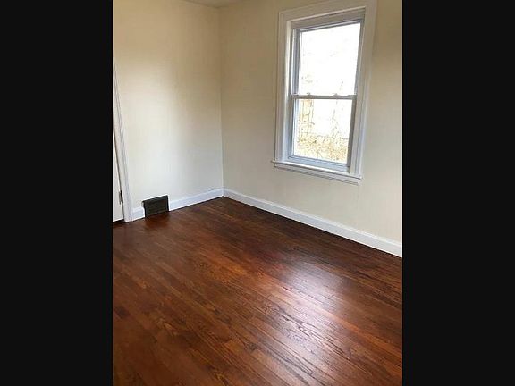 5th image of 679 Lancaster St Floor 2