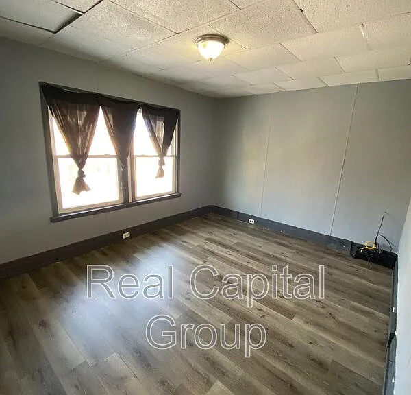 709 Townsend Pl #UPPER — Photo 2