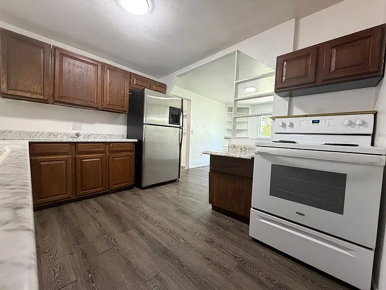 855 SE Flint St — Photo 5
