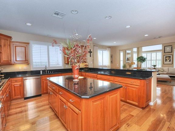 4th image of 6596 Green Castle Cir
