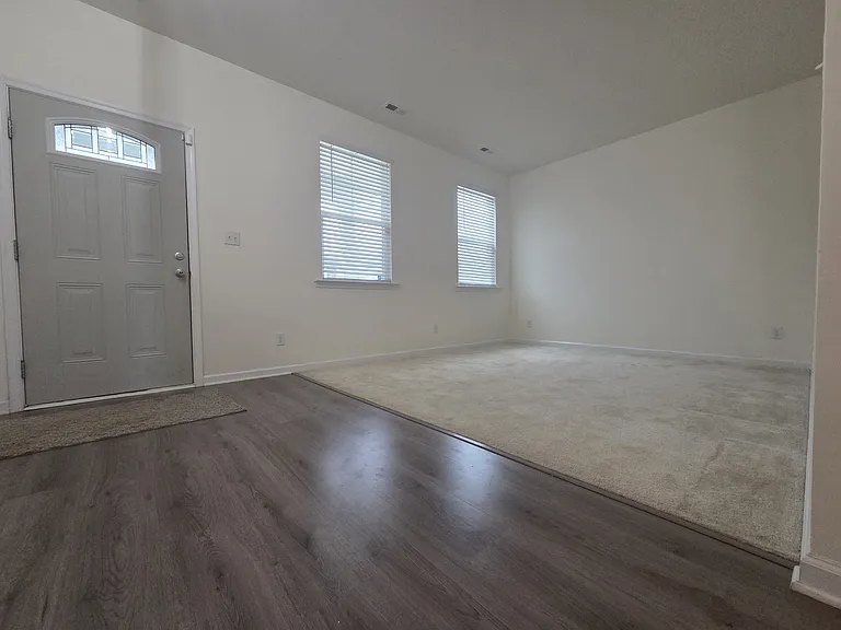 125 Meadows Landing Ln — Photo 6