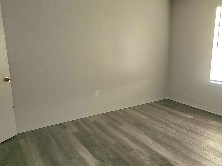 985 Monet Dr — Photo 3