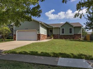 4120 N Farmstead St, Bel Aire, KS 67220