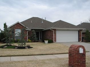 12517 SW 11th St, Yukon, OK 73099