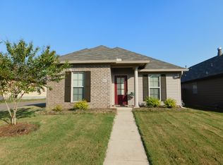 15 Hillcrest Ct, Deatsville, AL 36022