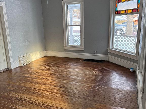 5th image of 562 S Orange St