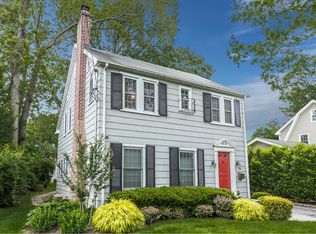 32 Schoolhouse Ln, Syosset, NY 11791