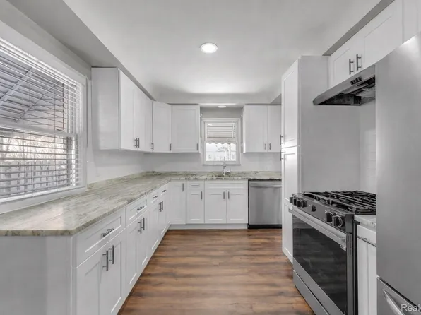 6725 Schaller St, Garden City, MI 48135