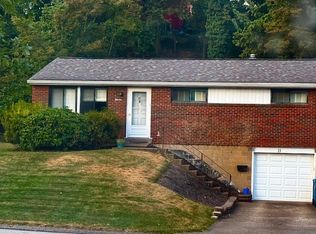11 Charnwood Dr, Pittsburgh, PA