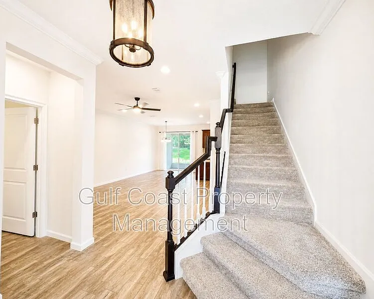 3 bed, 2.5 bath, 1512 sqft, $2,299 — Photo 3