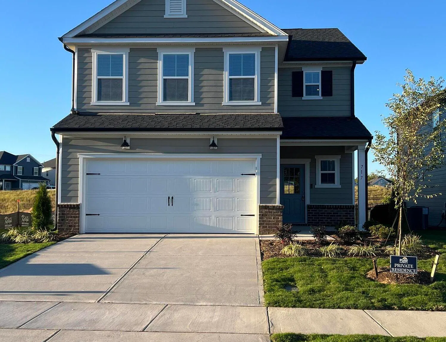 4 bed, 3.0 bath, 2050 sqft, $2,250 — Photo 2