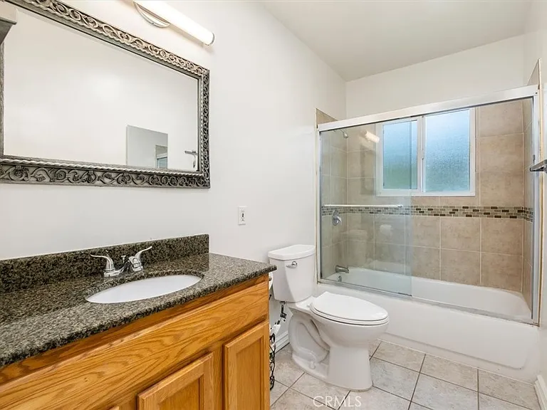 5851 Woodman Ave — Photo 16