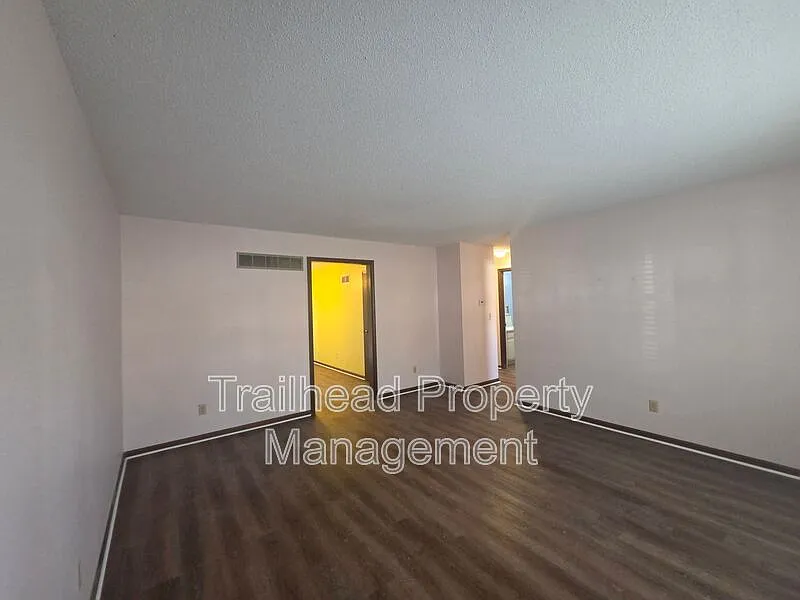 2 bed, 1.0 bath, 900 sqft, $1,025 — Photo 3
