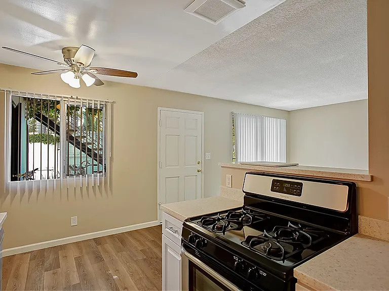 1120 Laguna St — Photo 5