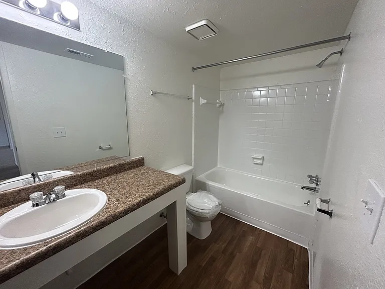 Windsor Place Apartments — Photo 107