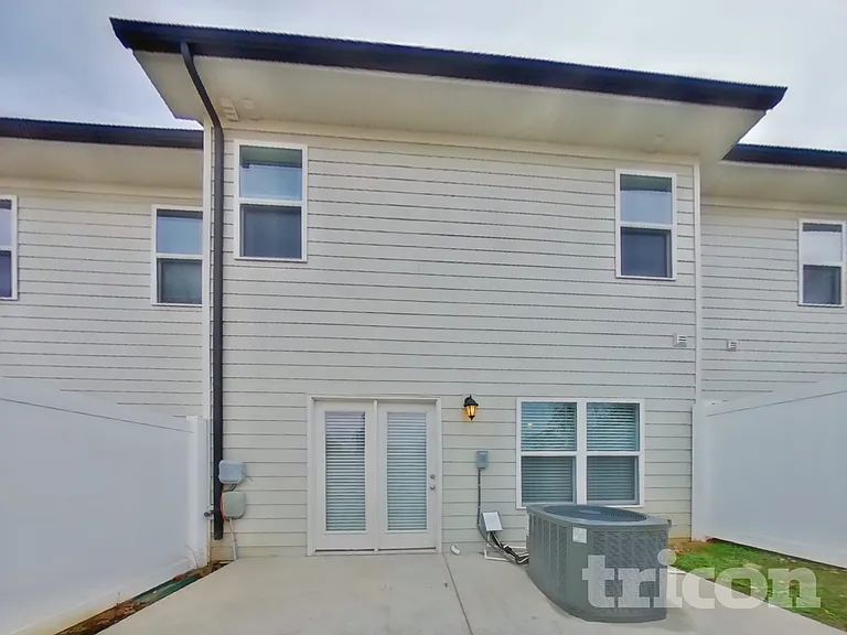 202 Ashmere Ct — Photo 15