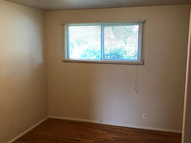 1720 Barton St — Photo 8
