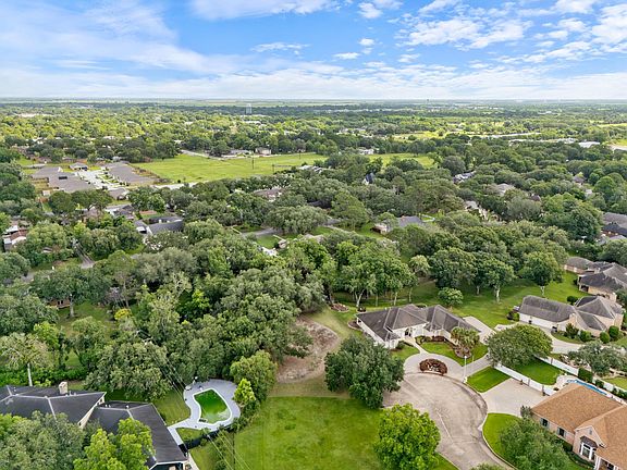 5th image of 4 Stoney Brook Ln