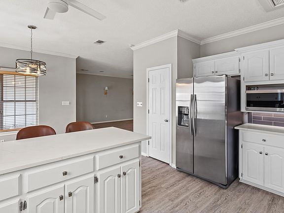 5th image of 6011 Beacon Hill Dr